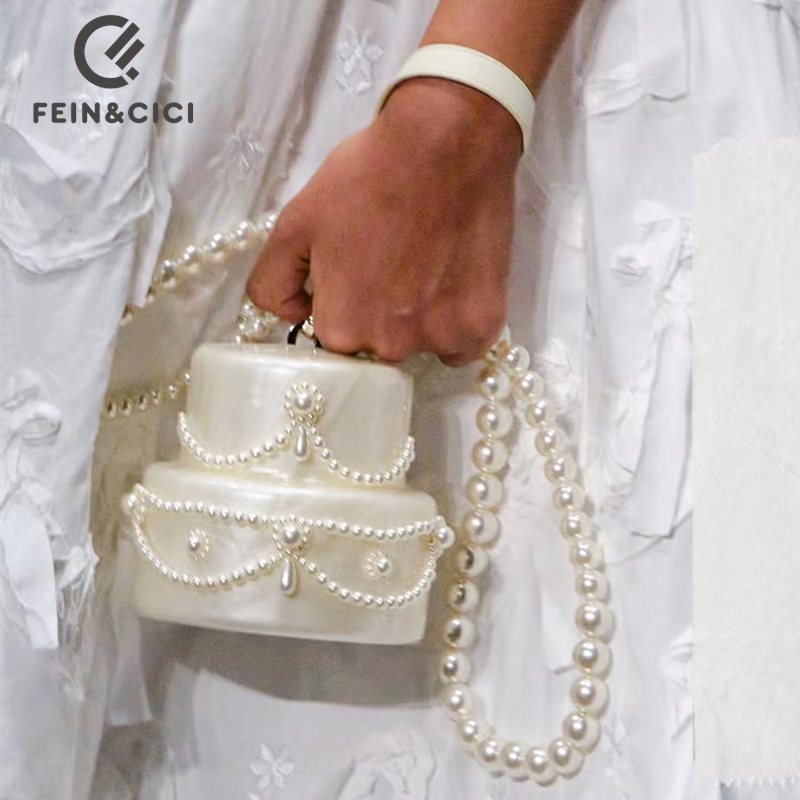 Clutch Bag Evening - Kopertówka w kształcie ciasta, akrylowa, perłowa,